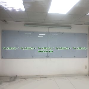 Bảng kính cường lực 5 ly trắng sữa có in ô ly vuông 5cm KT: 60x100 cm