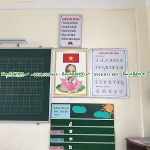 Bảng mẫu chữ cái viết hoa và viết thường treo tường cho lớp học Kích thước 40x60cm