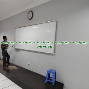 Bảng từ trắng dạy học cho trung tâm Ngoại Ngữ kích thước 120x240cm